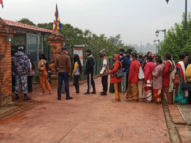 लुम्बिनीमा ह्वात्तै बढे पर्यटक, व्यवसायीमा उत्साह